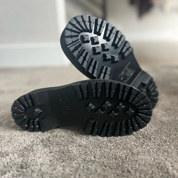 DR MARTENS WHITE LEATHER PLATFORM CHELSEA BOOTS, SIZE 6 - Picture 5 of 8